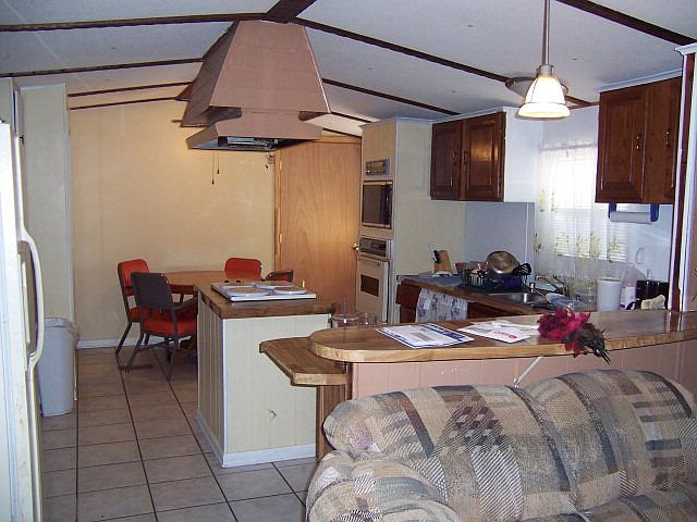 2nd image of 335 Dantin St