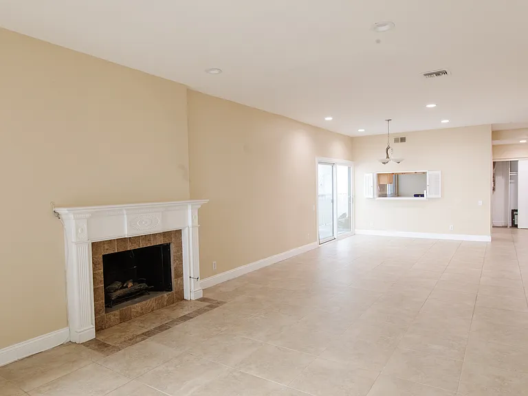 10933 Wellworth Ave #4 — Photo 19