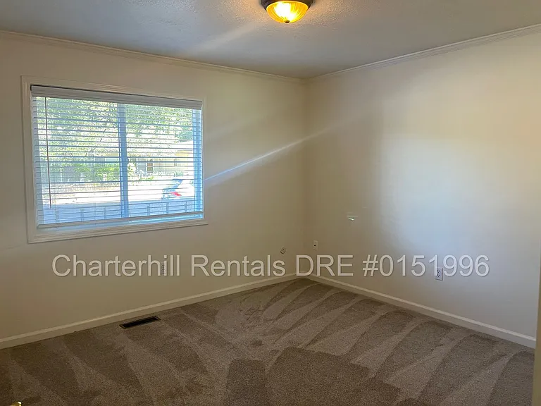 418 Pheasant Ln — Photo 7