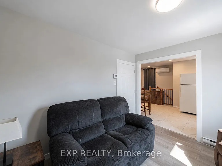 4515 Ste Catherine St #B — Photo 5