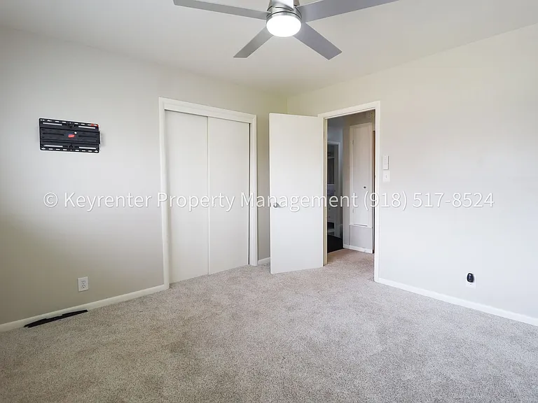 953 E 37th St S — Photo 32