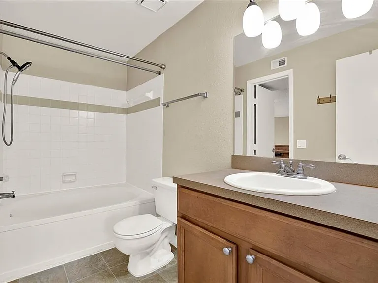 115 112th Ave NE #810 — Photo 13