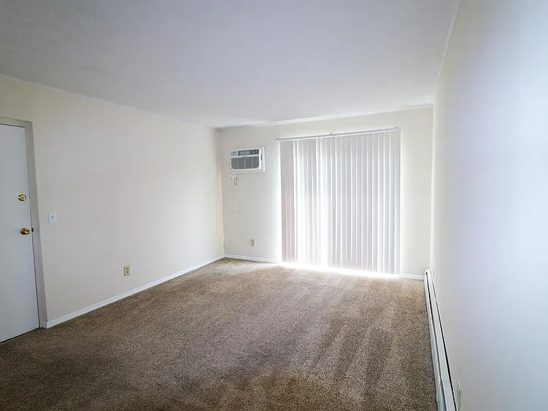302 Oak Street — Photo 5