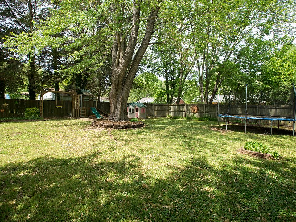 2nd image of 142 Merle Dr