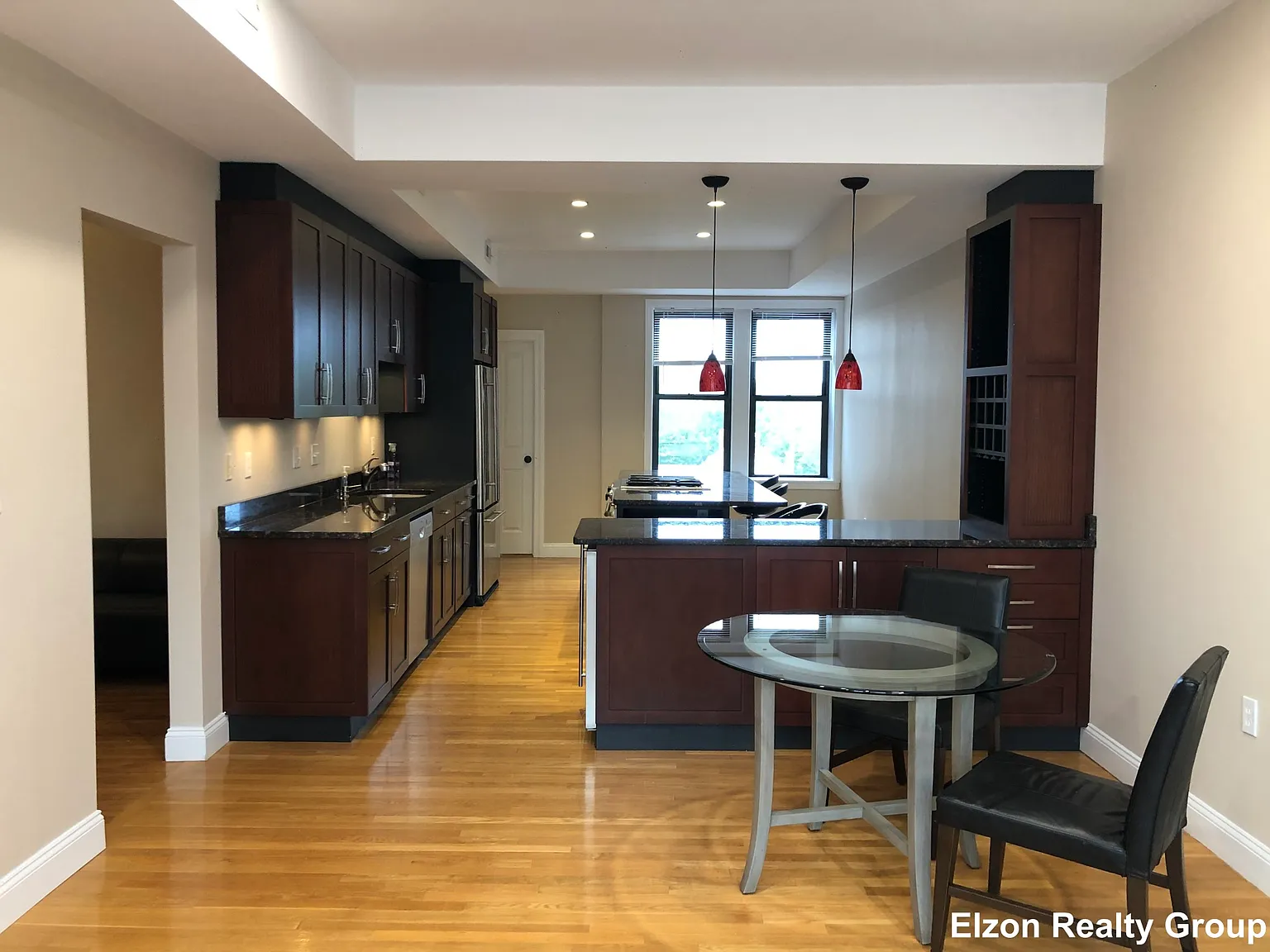 5 bed, 2.5 bath, 1764 sqft, $9,450 — Photo 2