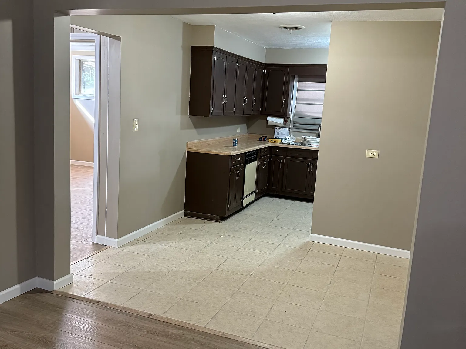 4 bed, 1890 sqft, $1,400 — Photo 3