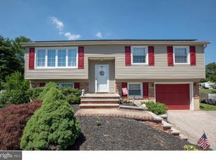 9 E Lamp Post Ln, Somerdale, NJ 08083