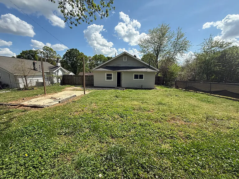 606 E Maple Ave — Photo 16