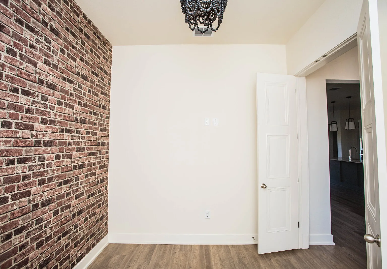 4 bed, 3.0 bath, 2562 sqft, $3,500 — Photo 4