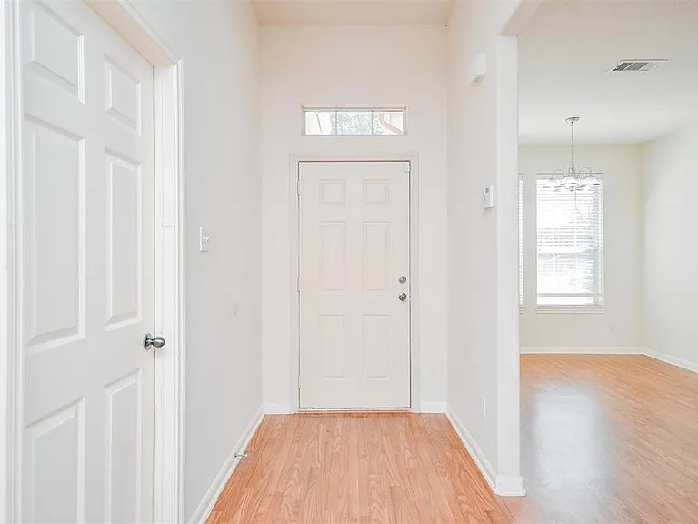 974 Oak Glen Dr — Photo 2