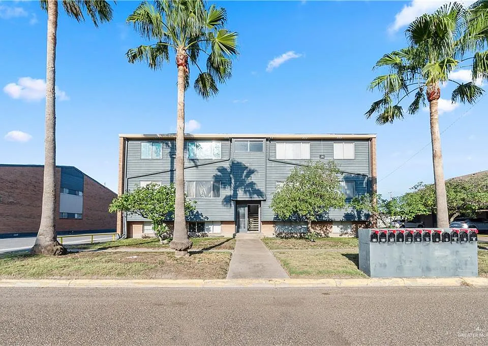 201 N Montevideo Ave #11
