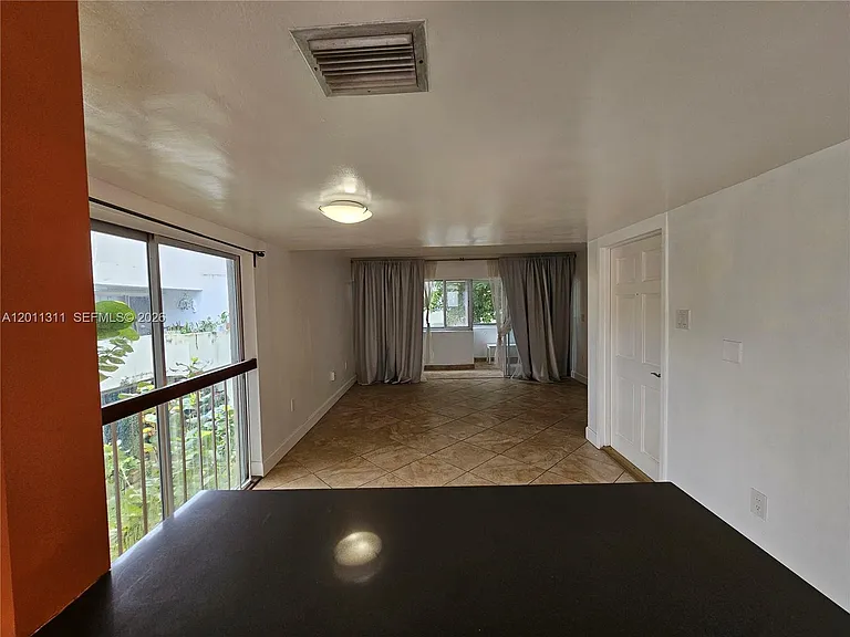 1912 SW 17th Ave #11 — Photo 9
