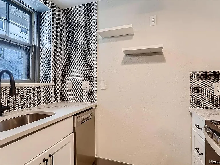 215 E 11th Ave #B5 — Photo 5
