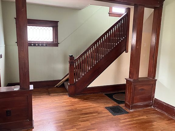 2nd image of 117 E 11th St