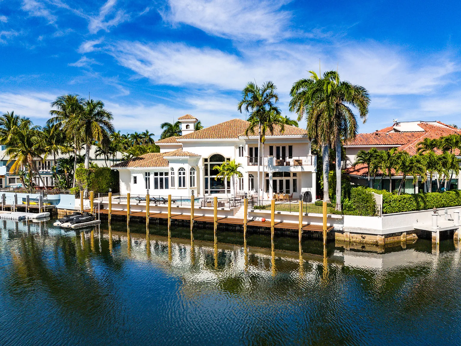 6 bed, 9.0 bath, 8077 sqft, $42,500 — Photo 2
