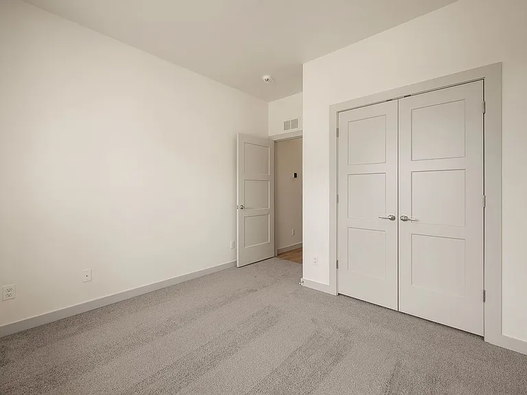 4909 Misty Wood Ln — Photo 32