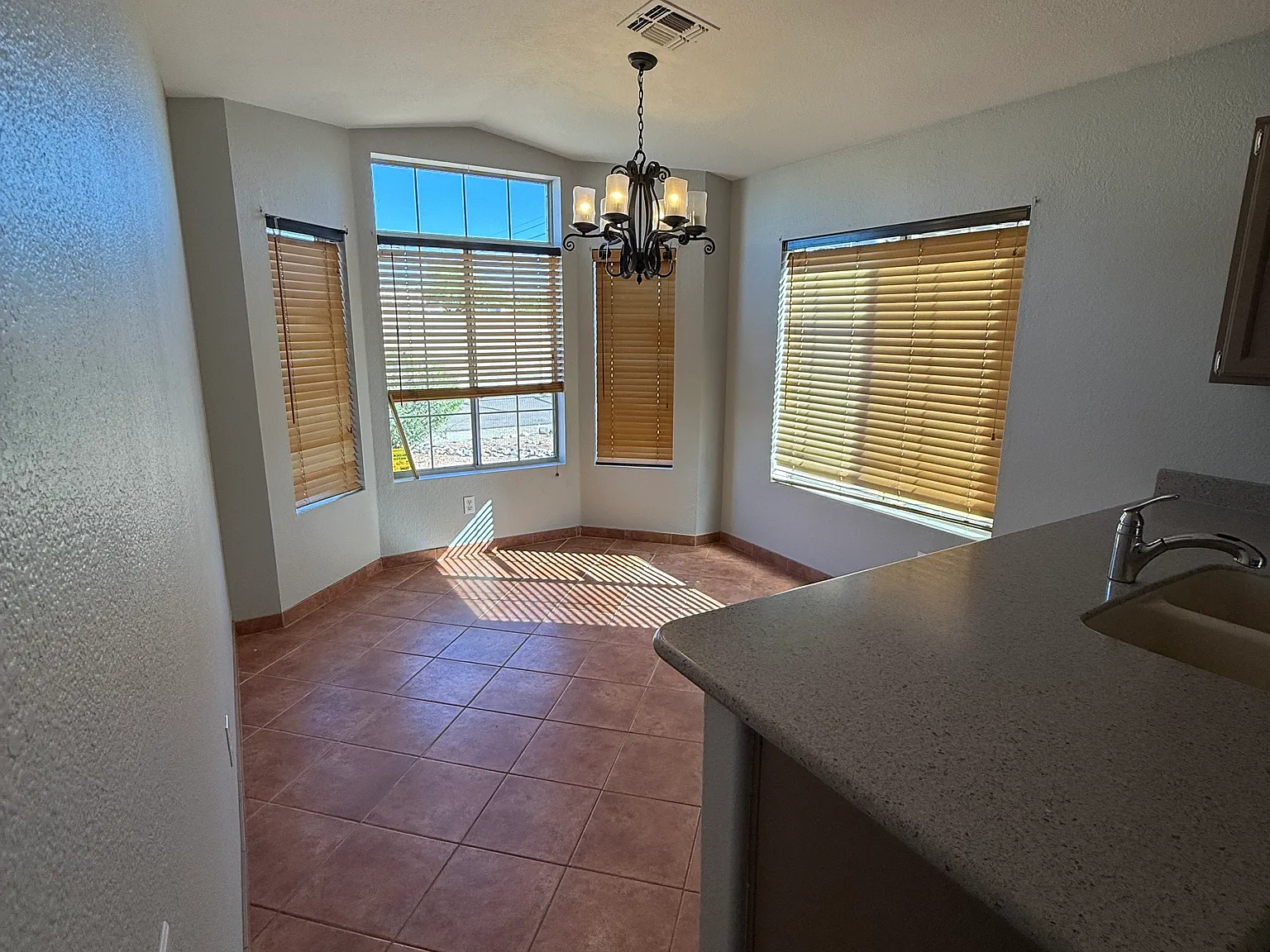 3553 E Kelton Ln — Photo 4