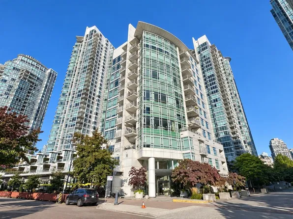 1111 Marinaside Cres #701, Vancouver, BC V6Z 2Y3