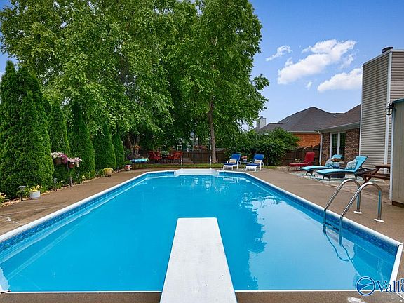 2nd image of 127 Tumbleweed Dr