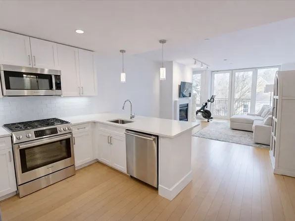 7 Beech St #301, Cambridge, MA 02140