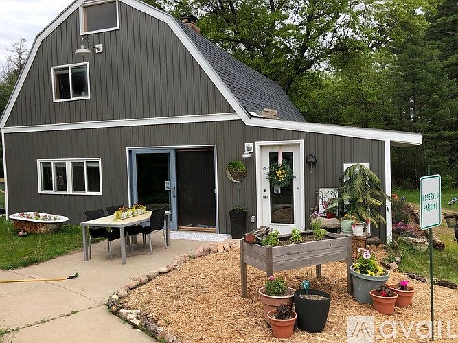 1st image of 1158 Archer Ave