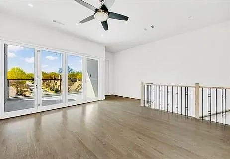 223 16th St #8 — Photo 32