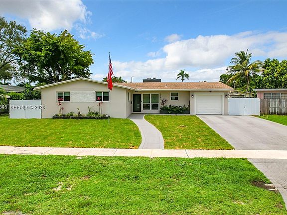 3rd image of 5880 SW 13th St