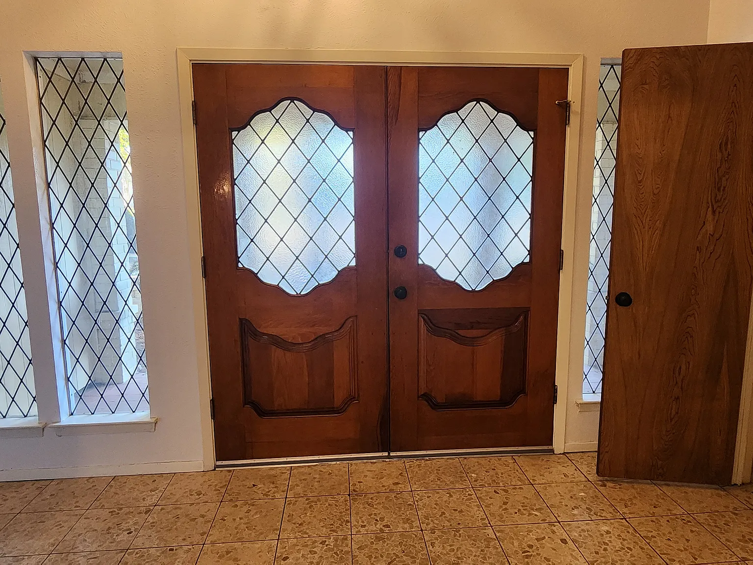 4 bed, 3000 sqft, $3,056 — Photo 3