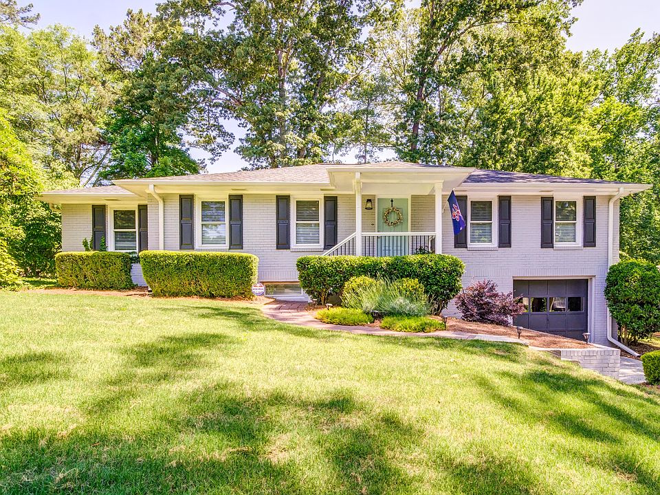 1st image of 855 Pinehill Dr SE