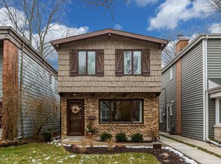 2426 Hastings Ave, Evanston, IL 60201