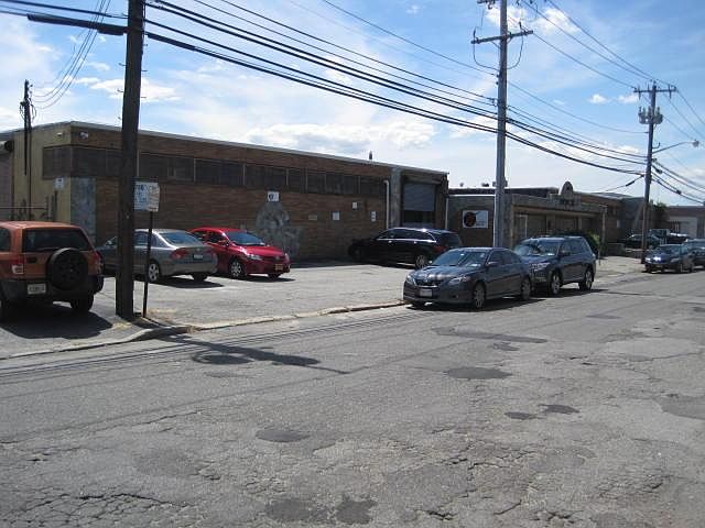 1st image of 790 Summa Ave