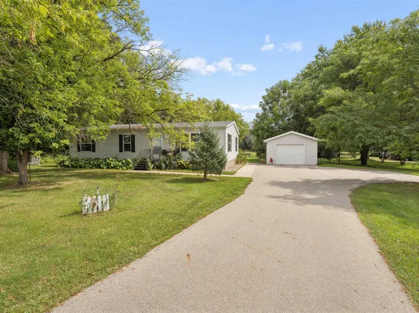 N3356 County Rd W, New London, WI 54961