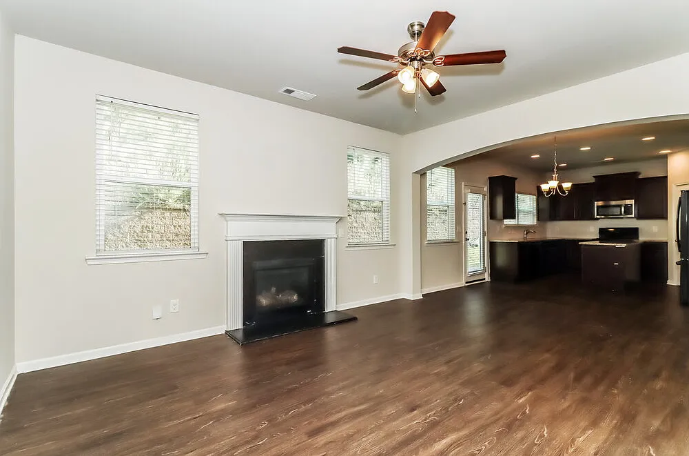 4 bed, 2.5 bath, 1714 sqft, $1,950 — Photo 4
