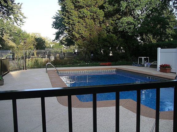 2nd image of 41 Mountainview Ave