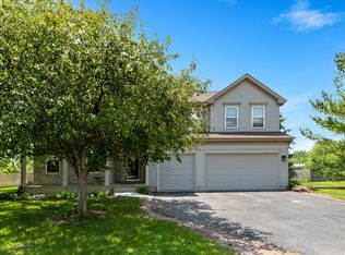 6916 Waterford Dr, McHenry, IL 60050