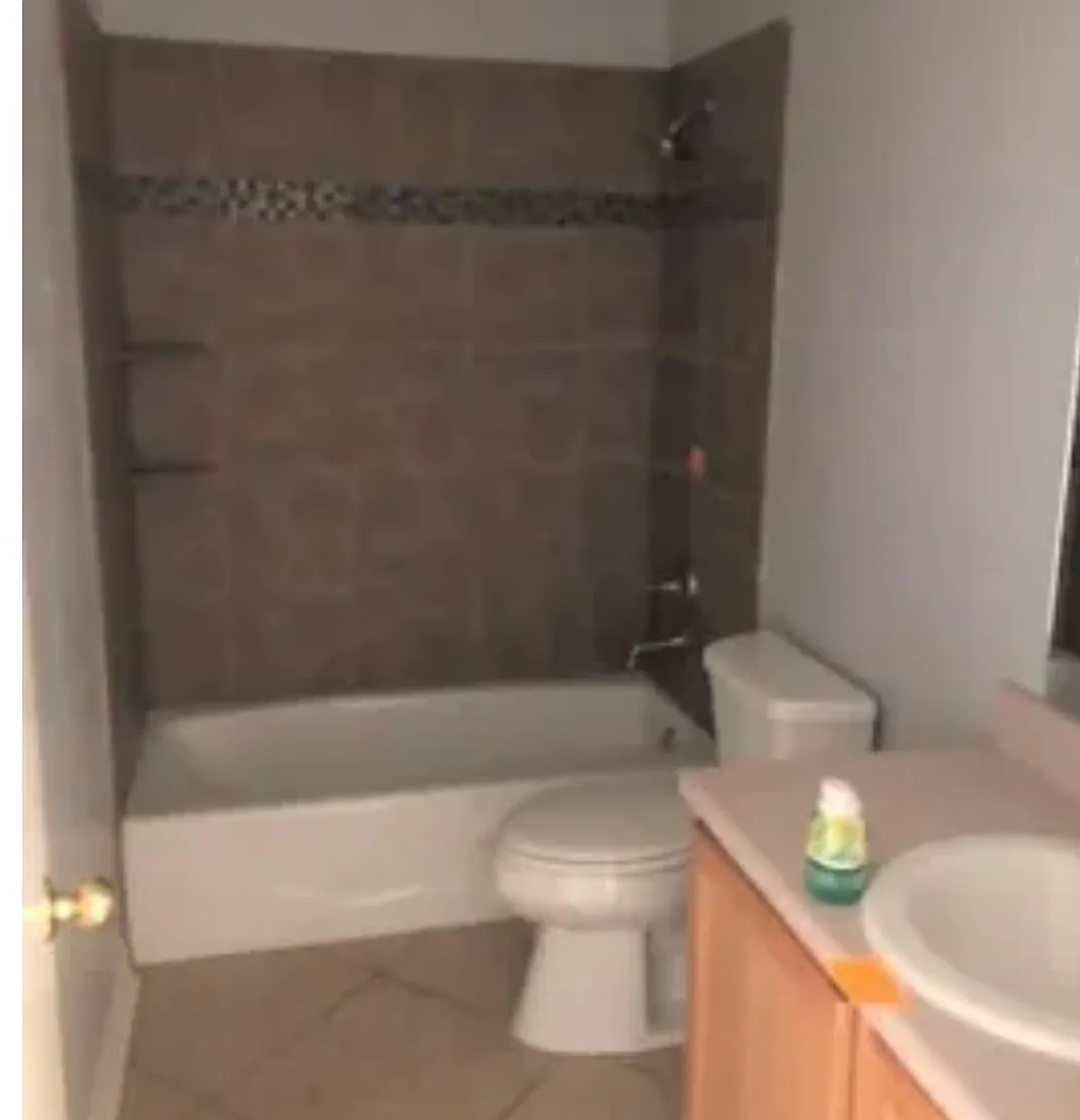 3 bed, 1715 sqft, $2,095 — Photo 2