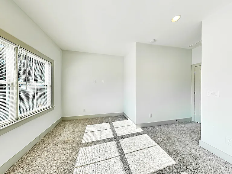583 King Arnold St — Photo 9