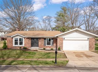14243 Rainy Lake Dr, Chesterfield, MO