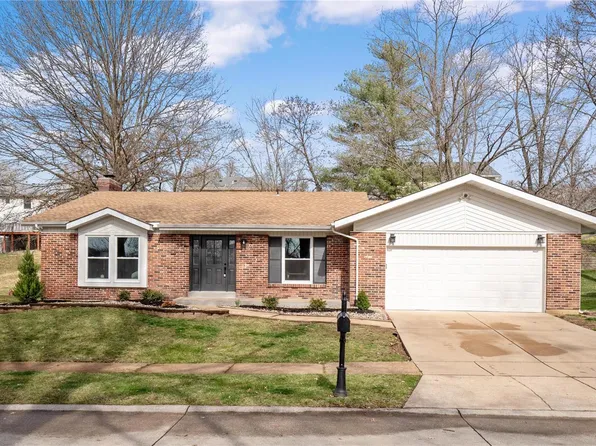 14243 Rainy Lake Dr, Chesterfield, MO 63017