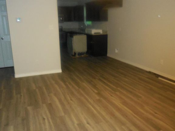 5th image of 3103 Silver St