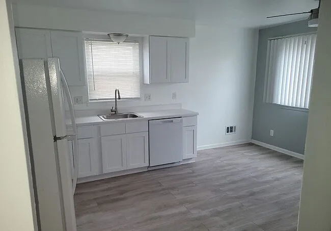 8475 Essex Ave — Photo 10