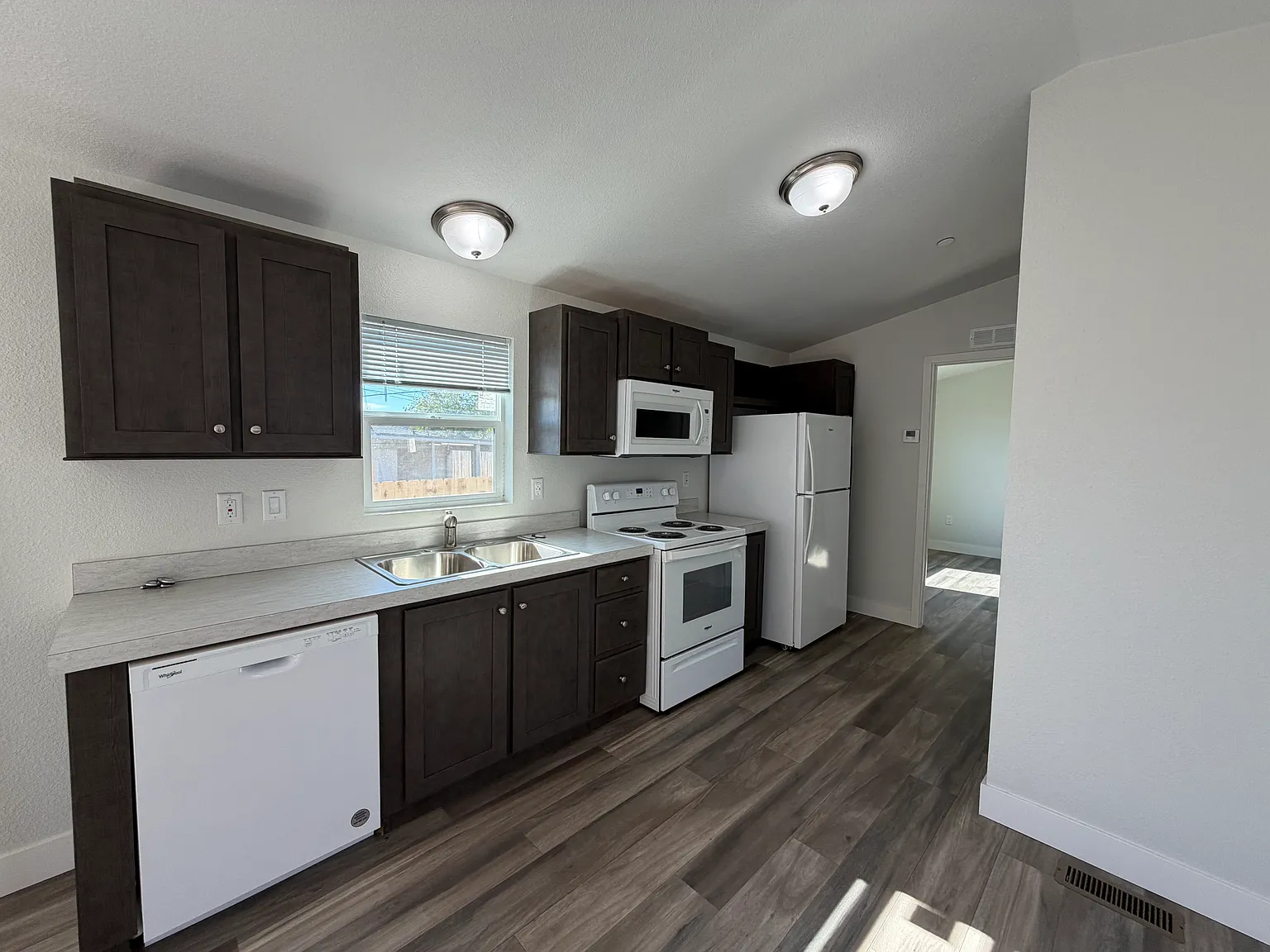 2 bed, 600 sqft, $2,975 — Photo 3