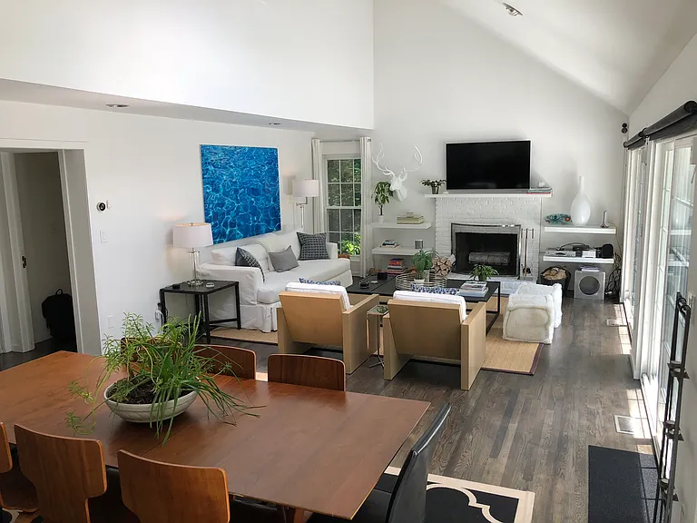 22 Montauk Ave — Photo 7