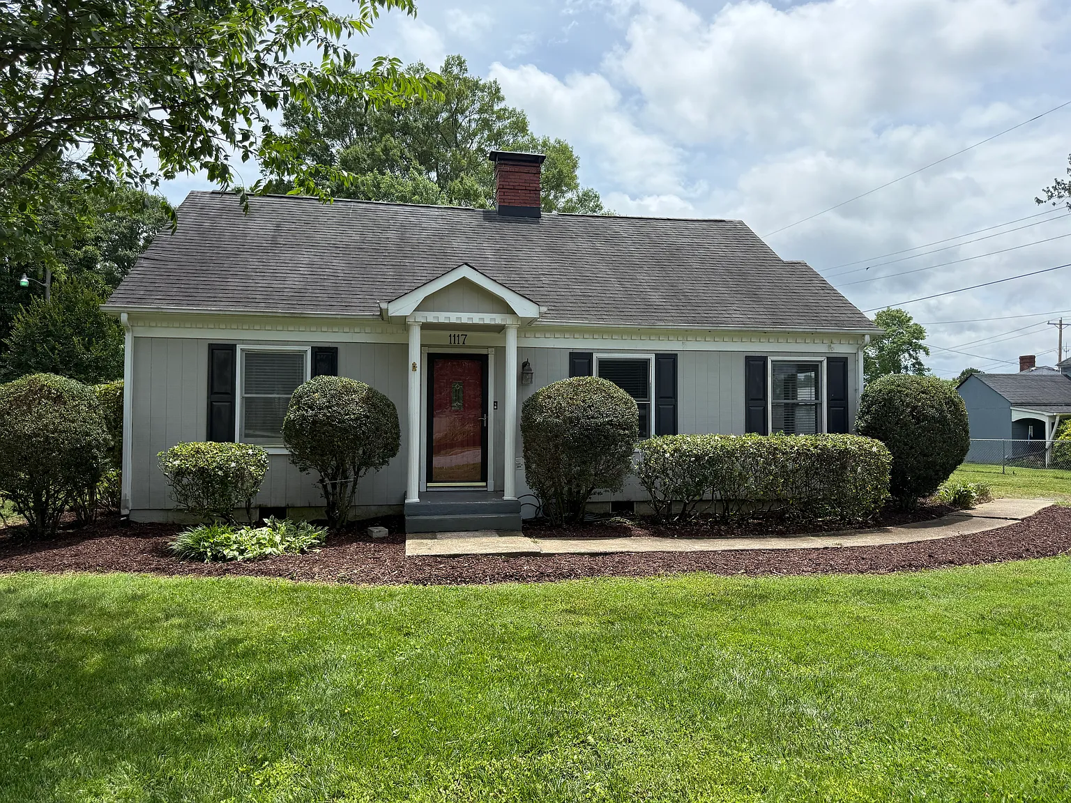 3 bed, 1600 sqft, $1,800 — Photo 1