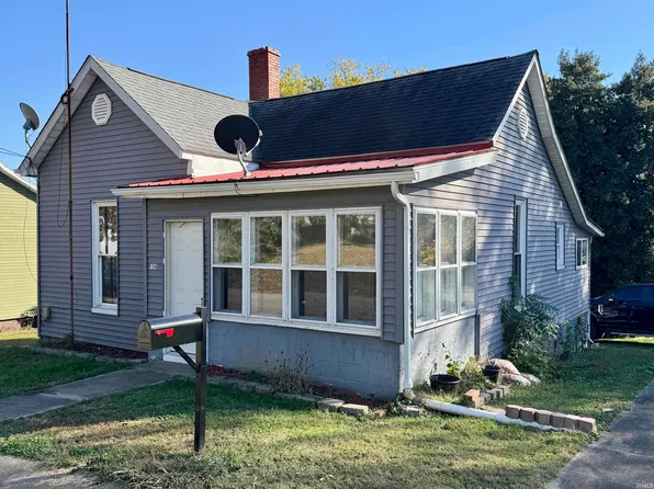 134 W Cherry St, Oakland City, IN 47660