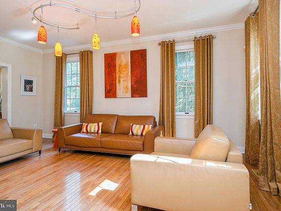 4th image of 2 Shelley Ct