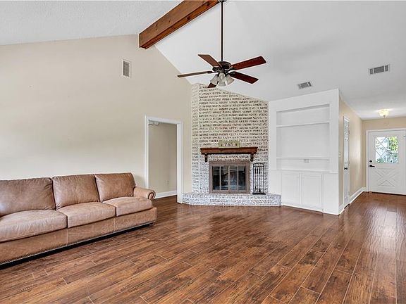 5th image of 765 Ridgewood Dr
