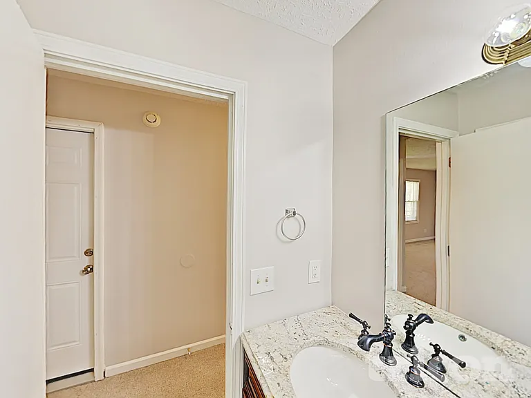 507 Neil Ct — Photo 12