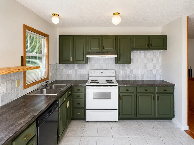 10 Miami Cir — Photo 4