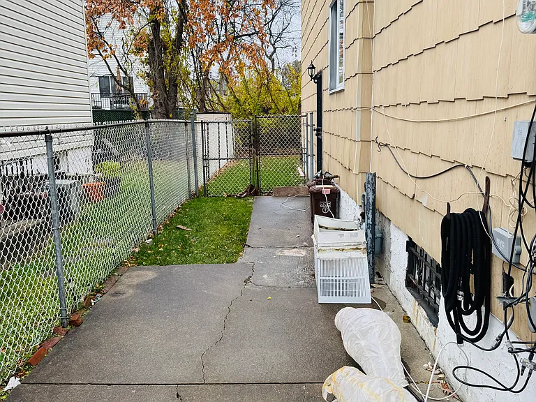 263 Lockman Ave — Photo 17
